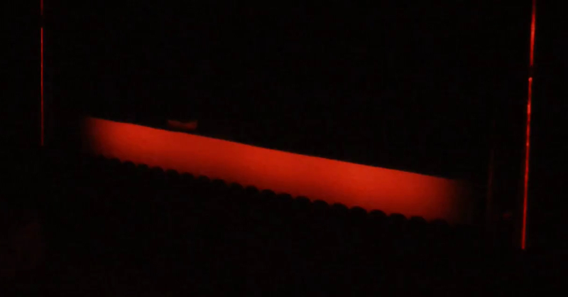 Illustration for article titled A Red Hot Knife That Toasts Bread As It Cuts Is Real and It Works